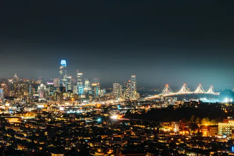 Fond d'écran Skyline nocturne 4K · city · 3840×2560