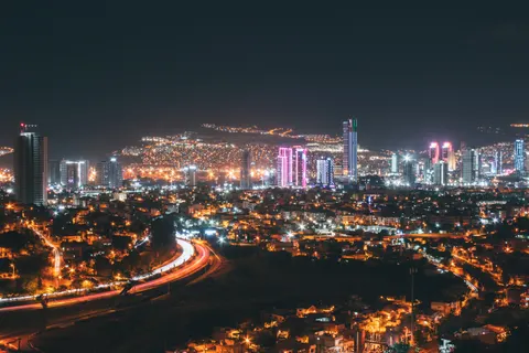 Gece Şehir Silueti 4K Duvar Kağıdı · city · 3840×2560