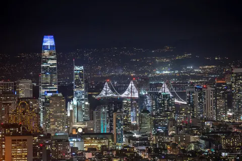 夜の都市スカイライン 4K壁紙 · city · 3840×2560