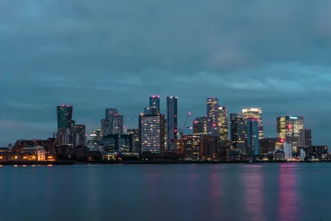 Fond d'écran Skyline nocturne 4K · city · 3840×2560