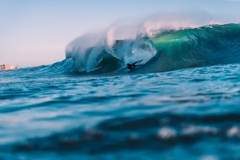 Surf Wave 4K Wallpaper · ocean · 3840×2560