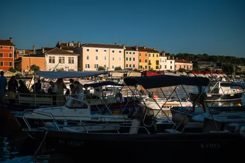 Coastal Harbor 4K Wallpaper · ocean · 3840×2555