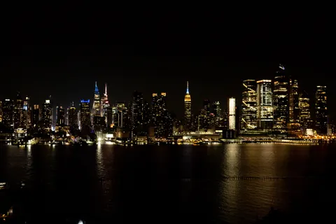 城市夜景天際線 4K桌布 · city · 3840×2560