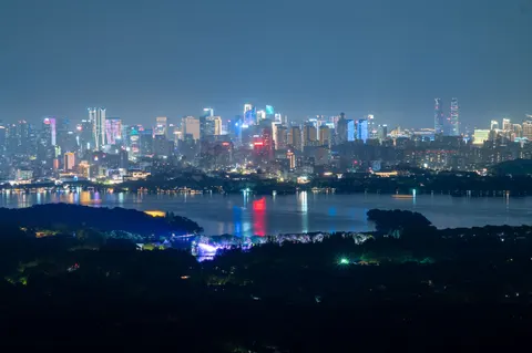 Fond d'écran Skyline nocturne 4K · city · 3840×2555