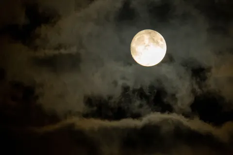 Full Moon 4K Wallpaper · space · 3840×2560