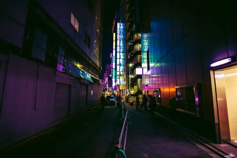 Wallpaper Jalan Kota Neon 4K · city · 3840×2560