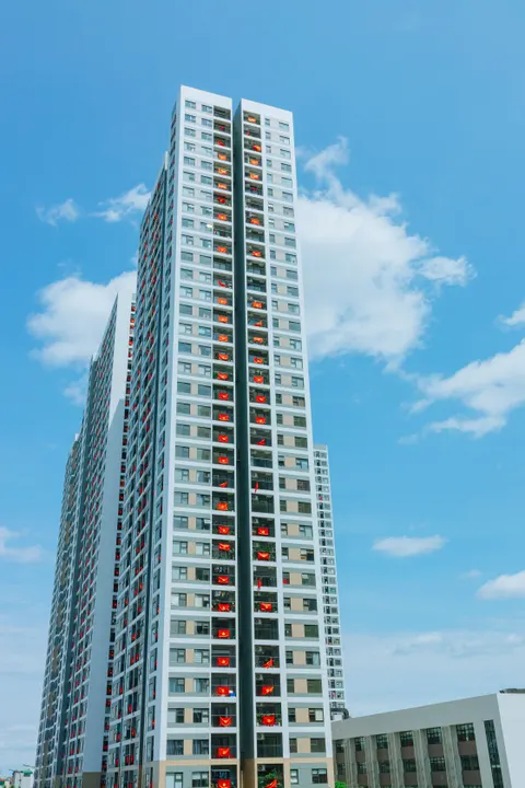 Tall Tower Phone Wallpaper · vertical · 1440×2160
