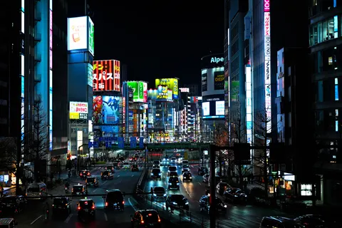 네온 도시 거리 4K 배경화면 · city · 3840×2560