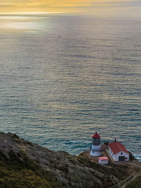 Lighthouse Phone Wallpaper · vertical · 1440×1920