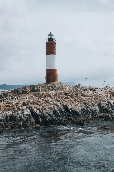 Lighthouse Phone Wallpaper · vertical · 1440×2160