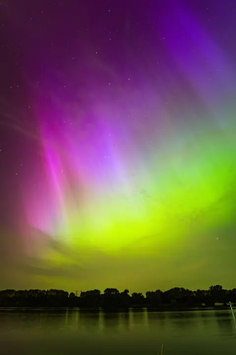 Aurora Phone Wallpaper · vertical · 1440×2160
