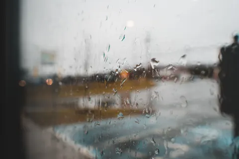 Rainy Street 4K Wallpaper · city · 3840×2560