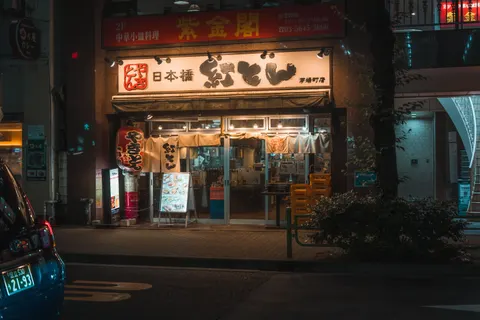 Wallpaper Jalan Kota Neon 4K · city · 3840×2560