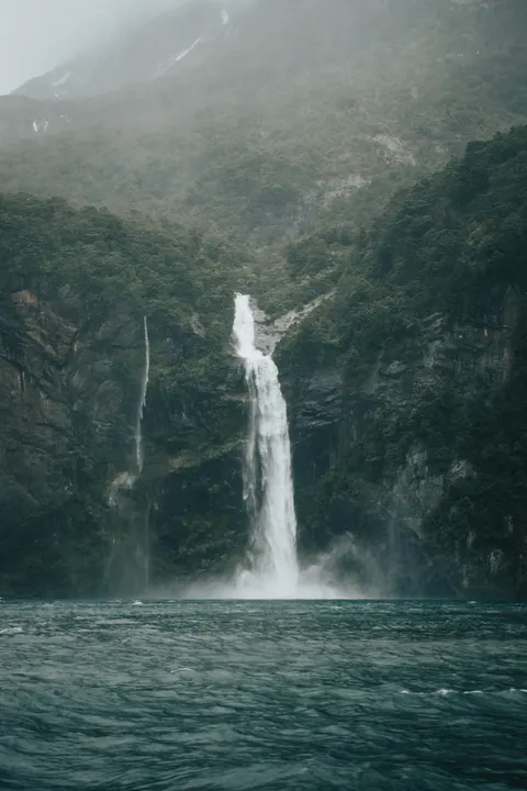 Cascata Verticale Sfondo per Telefono · vertical · 1440×2160