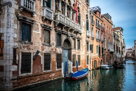 Venice Canal 4K Wallpaper · architecture · 3840×2560