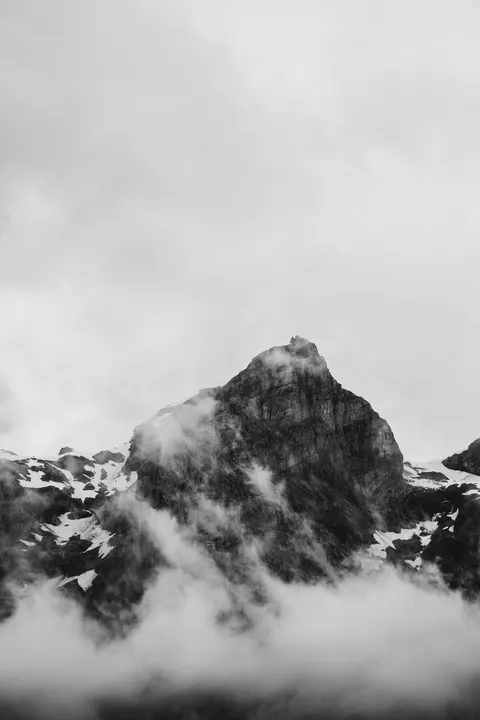 Berggipfel Handy-Hintergrundbild · vertical · 1440×2160