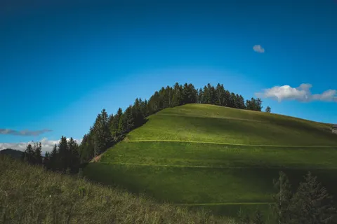 绿色山丘 4K壁纸 · nature · 3840×2560