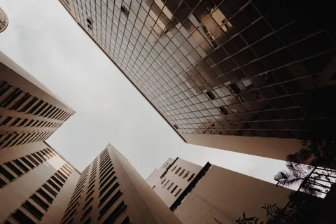 摩天大楼 4K壁纸 · city · 3840×2560