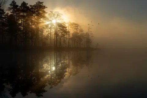 Sfondo Lago di Montagna nella Nebbia 4K · nature · 3840×2560