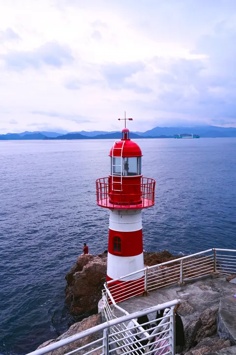 Lighthouse Phone Wallpaper · vertical · 1440×2160