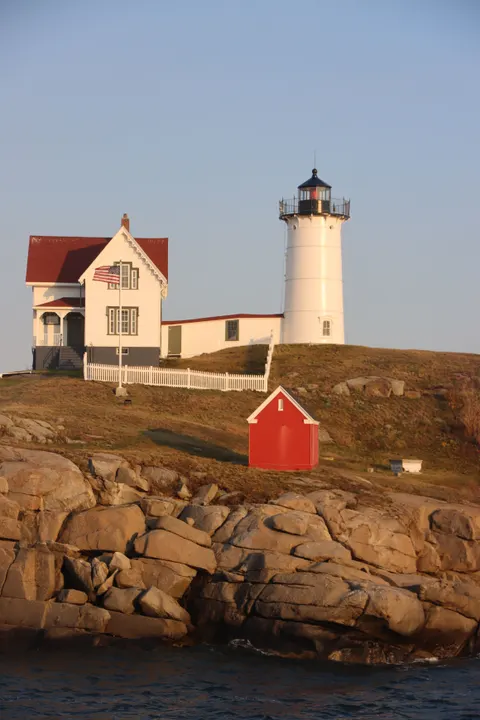 Lighthouse Phone Wallpaper · vertical · 1440×2160