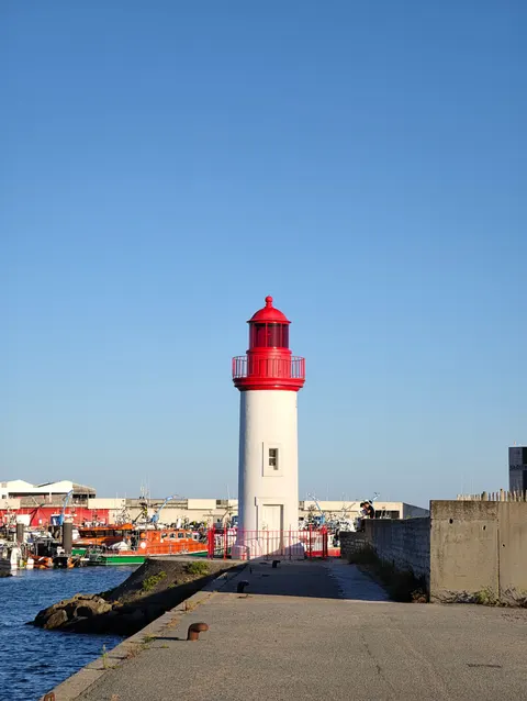 Lighthouse Phone Wallpaper · vertical · 1440×1913