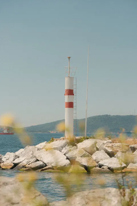 Lighthouse Phone Wallpaper · vertical · 1440×2160