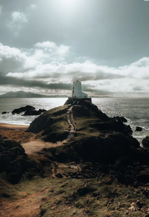 Lighthouse Phone Wallpaper · vertical · 1440×2088