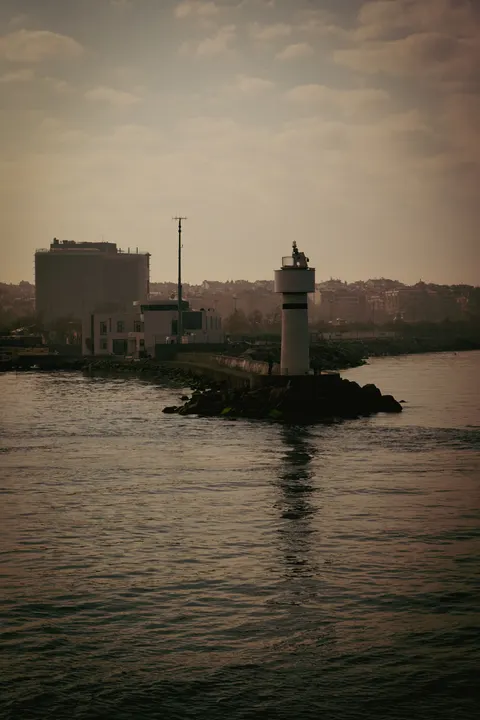 Lighthouse Phone Wallpaper · vertical · 1440×2160