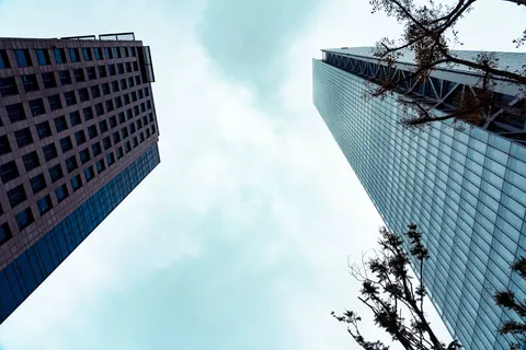 摩天大楼 4K壁纸 · city · 3840×2561