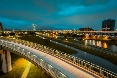 Brug in de Stad 4K-achtergrond · city · 3840×2561