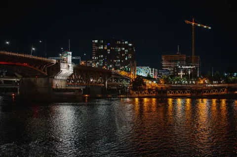 Stadtbrücke 4K Hintergrundbild · city · 3840×2555