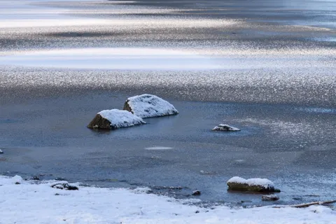 Zugefrorener See 4K Hintergrundbild · nature · 3840×2560