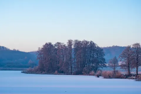 Frozen Lake 4K Wallpaper · nature · 3840×2560