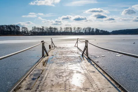 Frozen Lake 4K Wallpaper · nature · 3840×2560