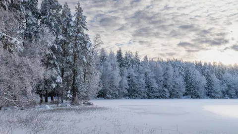 Zugefrorener See 4K Hintergrundbild · nature · 3840×2160