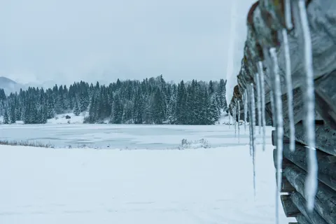 Frozen Lake 4K Wallpaper · nature · 3840×2560
