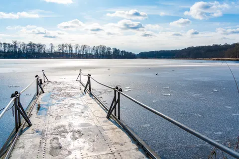 Frozen Lake 4K Wallpaper · nature · 3840×2560