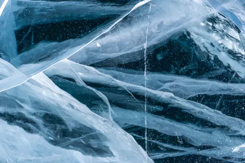 Frozen Lake 4K Wallpaper · nature · 3840×2560