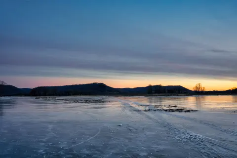 Frozen Lake 4K Wallpaper · nature · 3840×2560