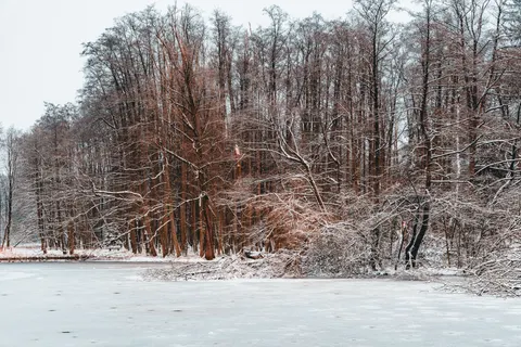 Frozen Lake 4K Wallpaper · nature · 3840×2560
