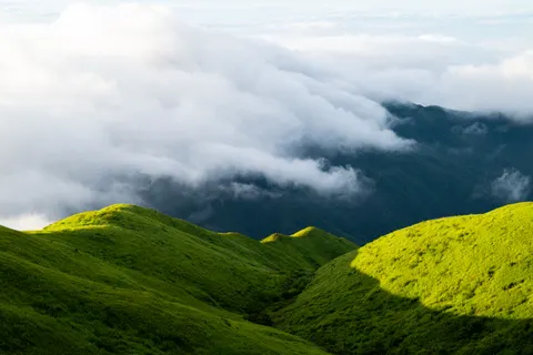 خلفية تلال خضراء بدقة 4K · nature · 3840×2563