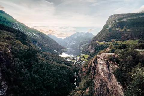 Norwegischer Fjord 4K Hintergrundbild · nature · 3840×2561