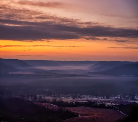 Nebliges Tal 4K Hintergrundbild · nature · 3840×3377