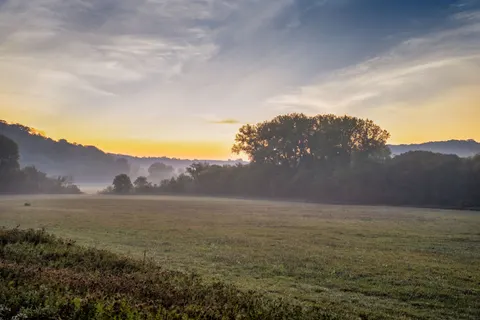 薄雾山谷 4K壁纸 · nature · 3840×2560