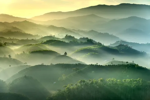 Papel de parede Vale enevoado 4K · nature · 3840×2561