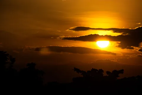 稀树草原日落 4K壁纸 · nature · 3840×2560