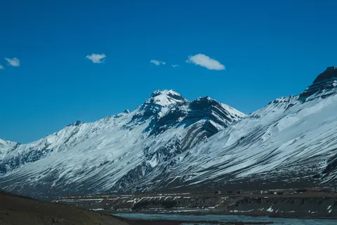 산 4K 배경화면 · mountains · 3840×2560