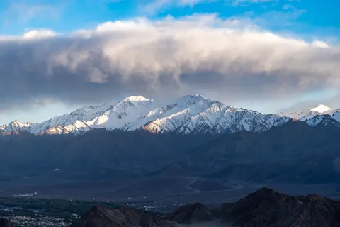 Fondo de pantalla Picos del Himalaya 4K · mountains · 3840×2560