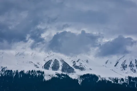 山脉 4K壁纸 · mountains · 3840×2560